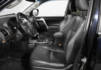 Подержанный автомобиль Toyota Land Cruiser Prado 2018 года (10 фото)