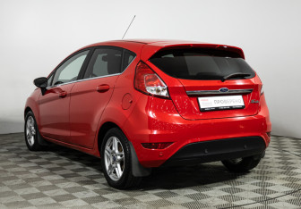 Подержанный автомобиль Ford Fiesta Hatchback 2015 года (7 фото)