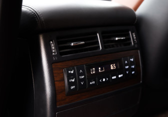 Подержанный автомобиль Toyota Land Cruiser Suv 2020 года (23 фото)