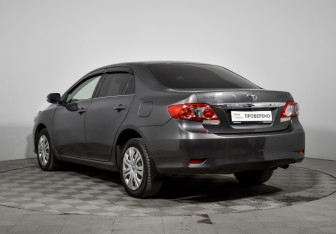 Подержанный автомобиль Toyota Corolla Sedan 2011 года (7 фото)