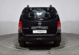 Подержанный автомобиль Nissan Pathfinder 2012 года (6 фото)