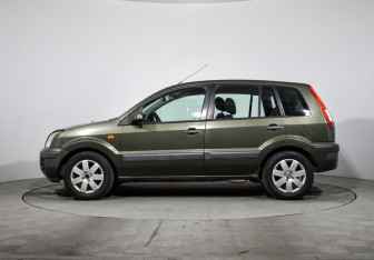 Подержанный автомобиль Ford Fusion 2007 года (8 фото)