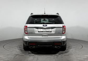 Подержанный автомобиль Ford Explorer 2014 года (6 фото)