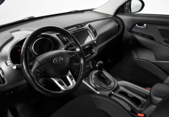 Подержанный автомобиль Kia Sportage 2014 года (9 фото)
