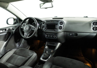 Подержанный автомобиль Volkswagen Tiguan 2015 года (9 фото)