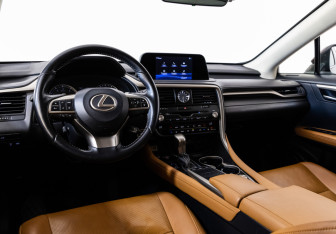 Подержанный автомобиль Lexus RX 2019 года (16 фото)