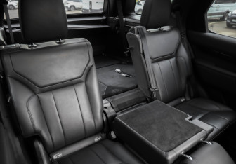 Подержанный автомобиль Land Rover Discovery 2018 года (33 фото)