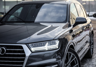 Подержанный автомобиль Audi Q7 2019 года (2 фото)