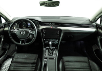 Подержанный автомобиль Volkswagen Passat Sedan 2018 года (13 фото)