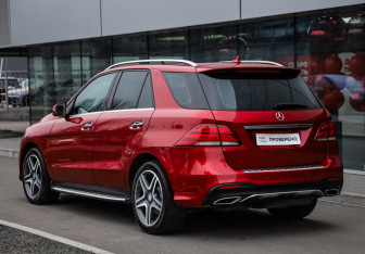 Подержанный автомобиль Mercedes-Benz GLE 2016 года (9 фото)
