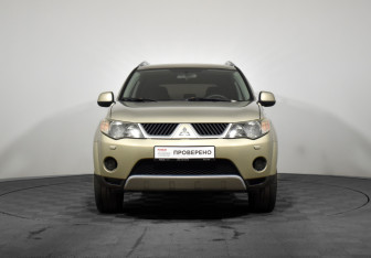 Подержанный автомобиль Mitsubishi Outlander 2008 года (2 фото)