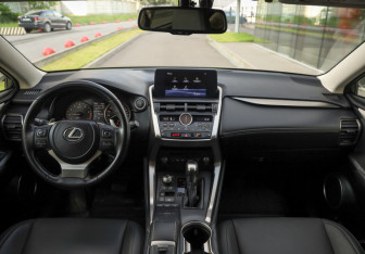 Подержанный автомобиль Lexus NX 2021 года (11 фото)