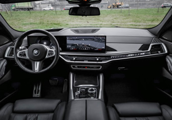 Подержанный автомобиль BMW X6 2024 года (12 фото)