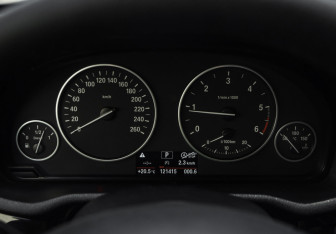 Подержанный автомобиль BMW X3 2015 года (16 фото)