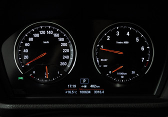 Подержанный автомобиль BMW X2 2018 года (12 фото)