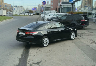 Подержанный автомобиль Toyota Camry Sedan 2019 года (4 фото)