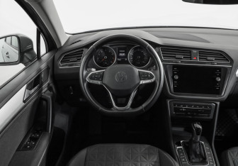 Подержанный автомобиль Volkswagen Tiguan 2020 года (11 фото)