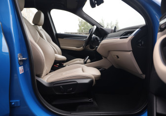 Подержанный автомобиль BMW X1 2021 года (25 фото)