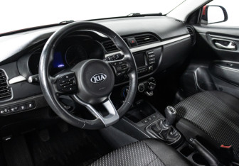 Подержанный автомобиль Kia Rio Sedan 2019 года (11 фото)