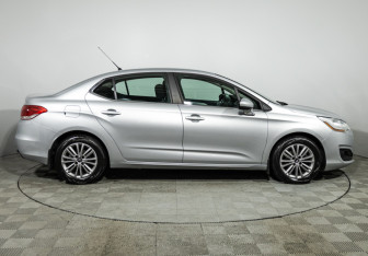Подержанный автомобиль Citroen C4 Sedan 2015 года (4 фото)