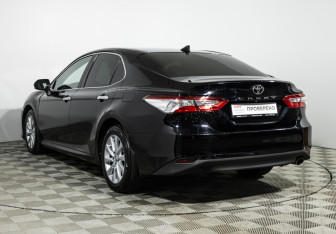 Подержанный автомобиль Toyota Camry Sedan 2018 года (7 фото)