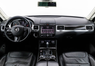 Подержанный автомобиль Volkswagen Touareg 2015 года (10 фото)
