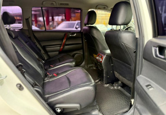 Подержанный автомобиль Toyota Highlander 2010 года (19 фото)