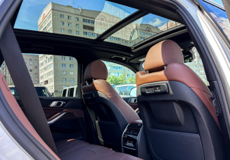 Подержанный автомобиль BMW X5 2019 года (23 фото)