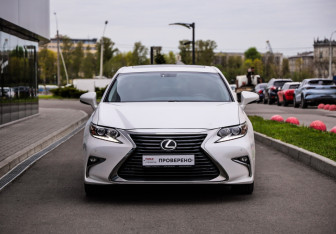 Подержанный автомобиль Lexus ES 2016 года (4 фото)