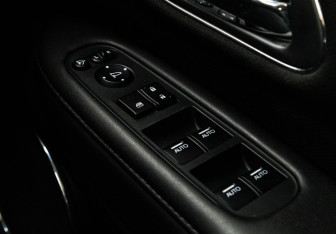 Подержанный автомобиль Honda Vezel 2014 года (19 фото)