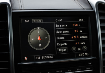 Подержанный автомобиль Porsche Cayenne 2011 года (17 фото)