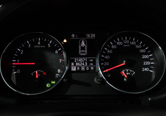 Подержанный автомобиль Nissan Qashqai+2 2010 года (12 фото)