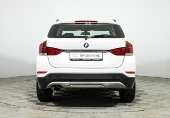 Подержанный автомобиль BMW X1 2014 года (6 фото)
