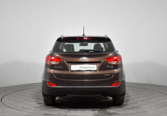 Подержанный автомобиль Hyundai ix35 2010 года (6 фото)
