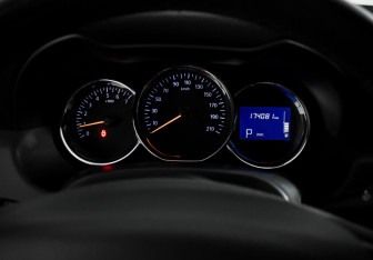 Подержанный автомобиль Renault Duster 2016 года (15 фото)