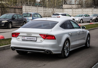 Подержанный автомобиль Audi A7 2011 года (6 фото)