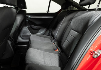 Подержанный автомобиль Skoda Octavia Liftback 2014 года (10 фото)