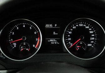 Подержанный автомобиль Volkswagen Jetta Sedan 2014 года (12 фото)