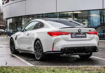 Подержанный автомобиль BMW M4 Coupe 2024 года (9 фото)