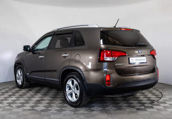 Подержанный автомобиль Kia Sorento 2013 года (6 фото)