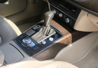 Подержанный автомобиль Audi A6 Sedan 2015 года (21 фото)