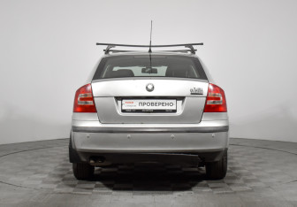 Подержанный автомобиль Skoda Octavia Liftback 2007 года (6 фото)