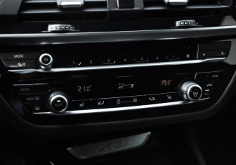 Подержанный автомобиль BMW X3 2021 года (19 фото)