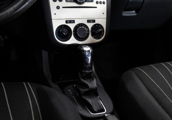 Подержанный автомобиль Opel Corsa 2007 года (12 фото)