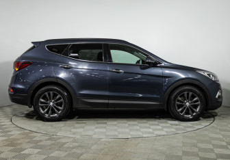 Подержанный автомобиль Hyundai Santa Fe 2017 года (4 фото)