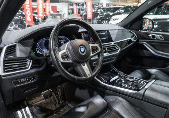 Подержанный автомобиль BMW X5 2022 года (16 фото)