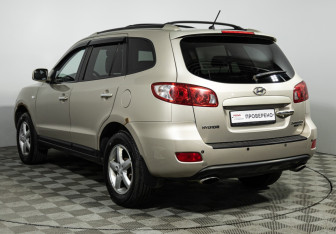Подержанный автомобиль Hyundai Santa Fe 2007 года (7 фото)