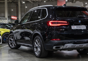Подержанный автомобиль BMW X5 2019 года (12 фото)