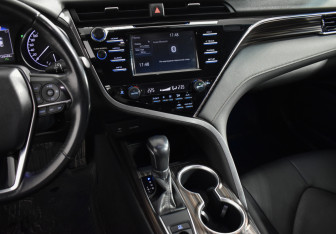 Подержанный автомобиль Toyota Camry Sedan 2018 года (15 фото)