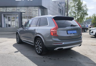 Подержанный автомобиль Volvo XC90 2018 года (6 фото)